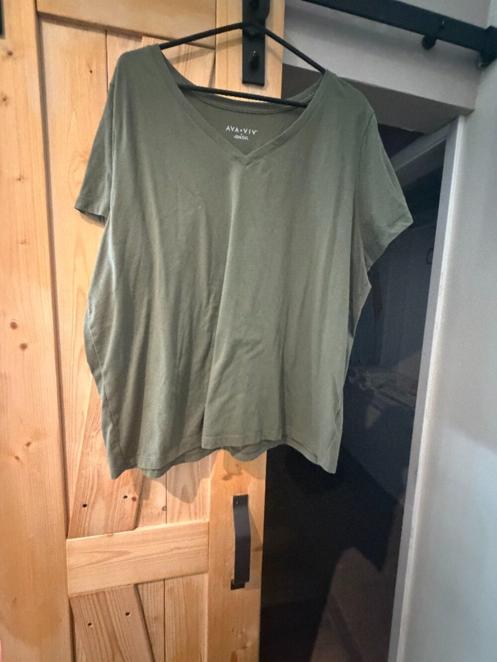 Gently Worn Green Women's Ava & Viv V-Neck T-Shirt
